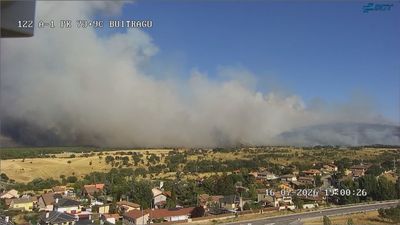Confinamientos en dos municipios y una urbanización desalojada por el incendio en Lozoyuela