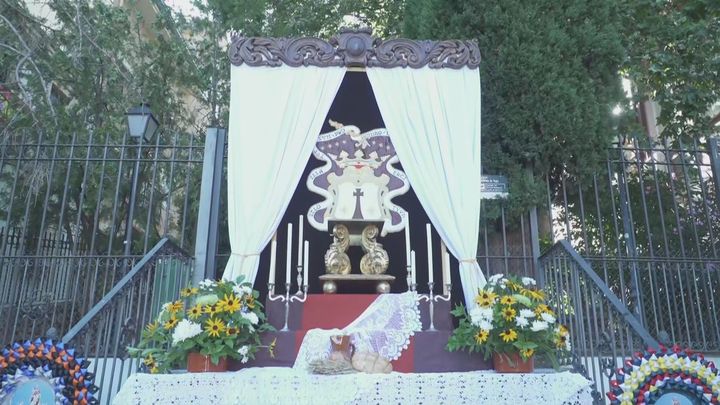 Los altares vecinales de San Lorenzo de El Escorial vuelven a ser protagonistas en las fiestas del Carmen