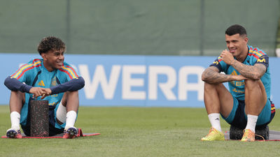 Lamine Yamal y Pedro Porro entrenan con el grupo
