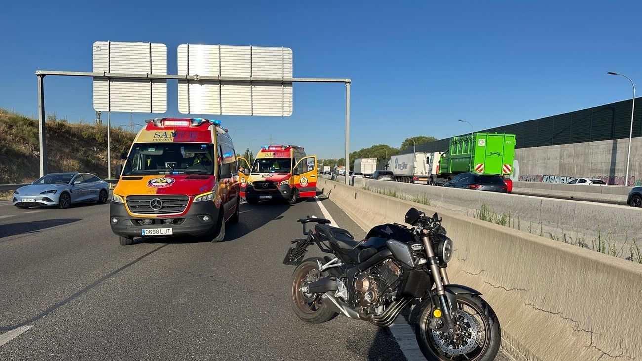 Grave una motorista tras chocar con un coche en Puente de Vallecas