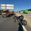 Grave una motorista tras chocar con un coche en Puente de Vallecas