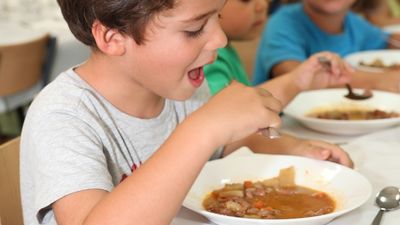 La alimentación de los escolares de Fuenlabrada no coge vacaciones