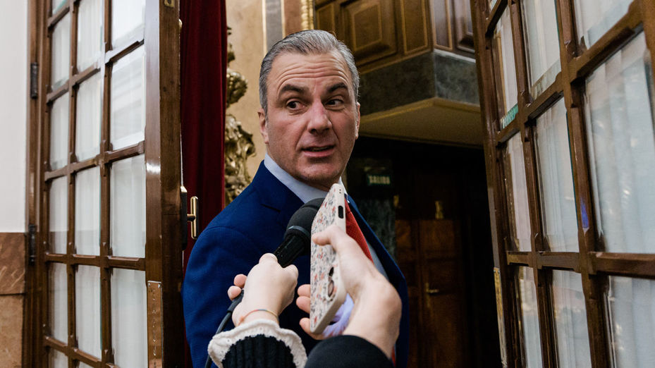 Ortega Smith deja el grupo de Vox en el Congreso, pero mantiene su acta como diputado