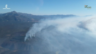 Evacúan otros cuatro pueblos por el incendio de La Mierla (Guadalajara) que ya ha arrasado más de 2.000 hectáreas