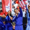 Tom Cruise y Robbie Williams calientan la final del Mundial