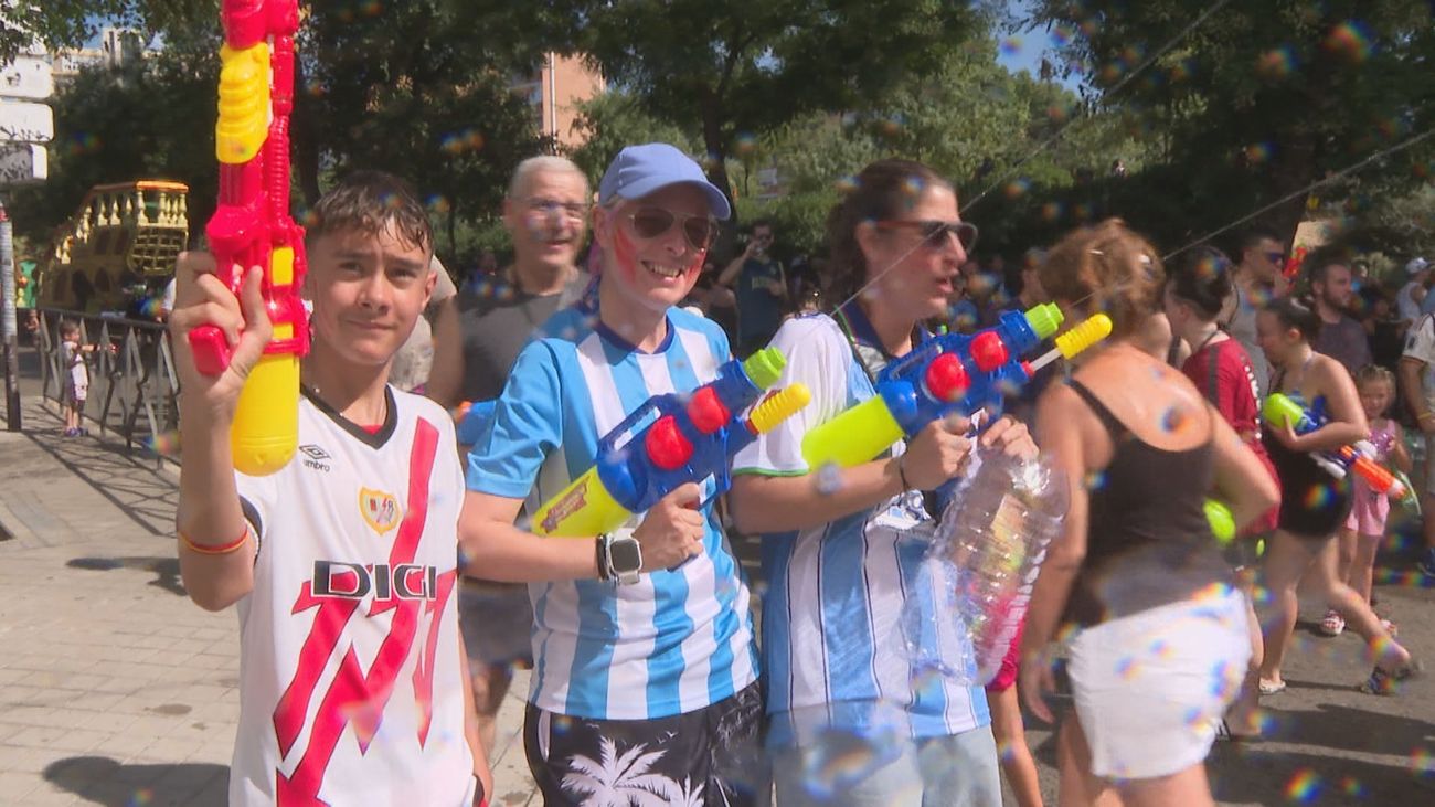 La Batalla Naval pasa por agua un año más a Vallecas y hace de telonera informal de la final del Mundial