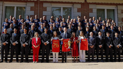 El Rey felicita a la Selección por el "triunfo épico" de un equipo generoso