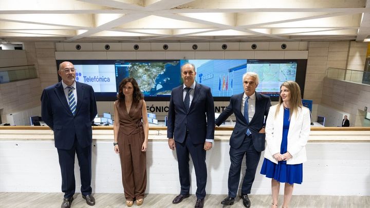 Ayuso anuncia ayudas para impulsar el uso civil de drones por parte de las pymes