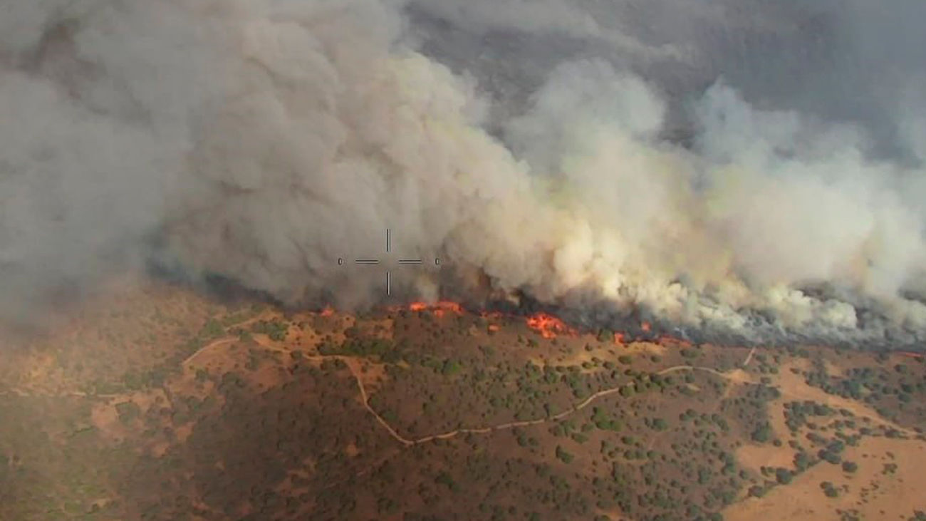 Desalojan varios núcleos de población por el incendio de Brieva (Segovia)