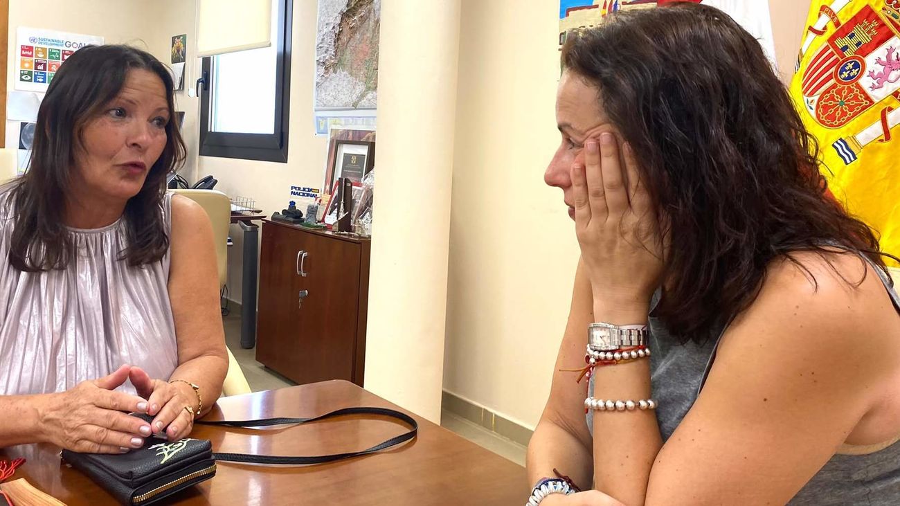 Mari Carmen, en un encuentro con la alcaldesa Lucía Fernández