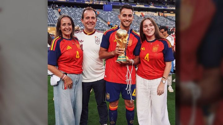 Eric García junto a su familia / TELEMADRID