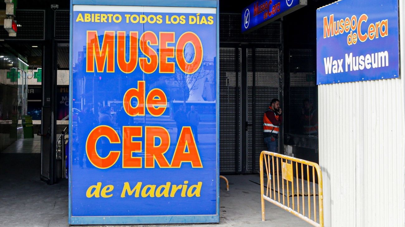 Cartel en la entrada al Museo de Cera, en Madrid a 16 de enero de 2020.