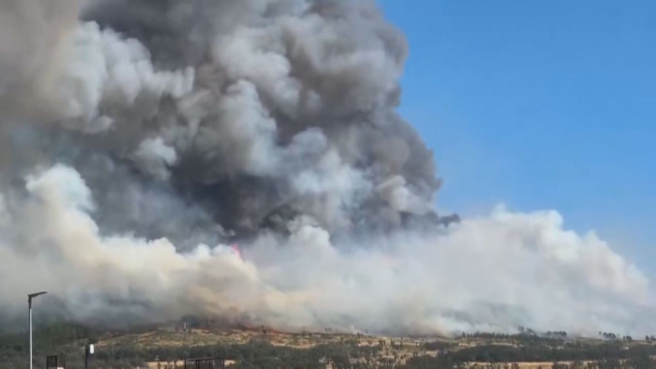 Castilla y León no descarta que el fuego de La Mierla alcance Soria y refuerza el operativo