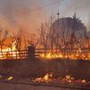 Comienza el realojo de algunas urbanizaciones de Aldea del Fresno afectadas por el incendio de Almorox (Toledo)
