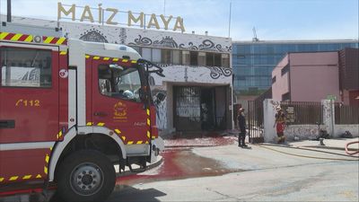 Un incendio arrasa una fábrica de productos mexicanos en Alcobendas y destruye un negocio familiar con 40 empleos