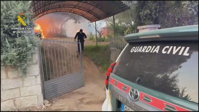 Ayuso promete ayudas para los afectados por el incendio y avisa de que las próximas horas serán "muy complicadas" por el viento y el calor