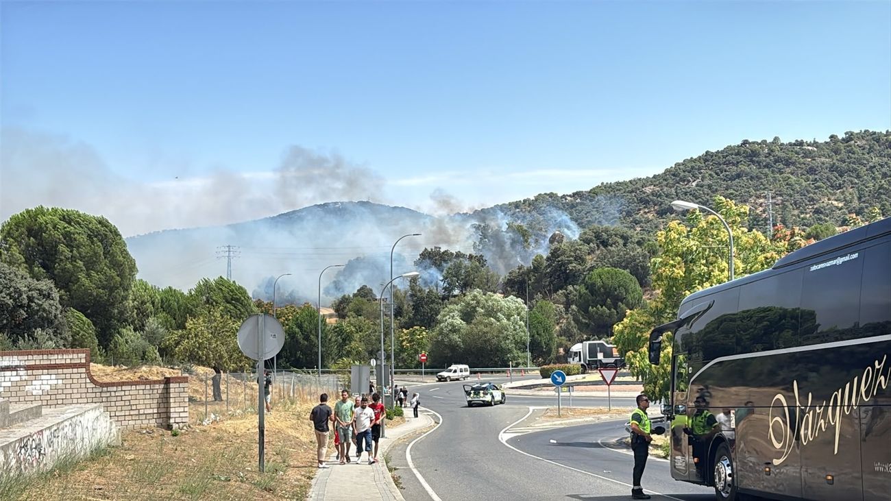 Se desata un incendio forestal en San Martín de Valdeiglesias tras arder un coche en la M-501