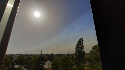 El humo de los incendios del suroeste de la Comunidad llega a la capital y a localidades del norte