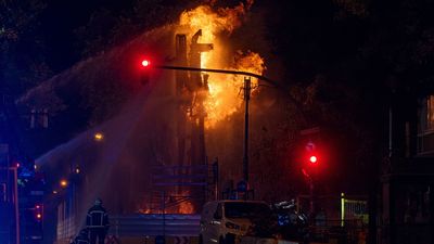 Controlada la espectacular llamarada por una fuga de gas en las obras del Metro de Barcelona que ha dejado 8 heridos