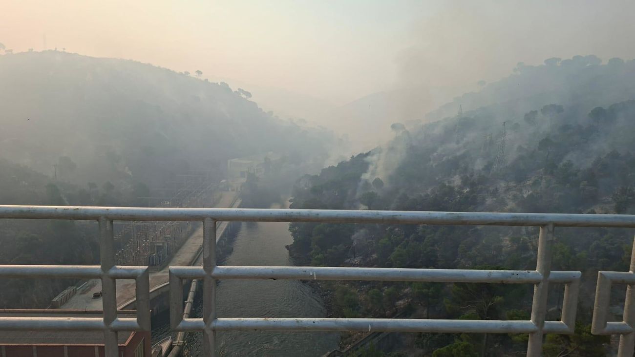 Incendio en las proximidades de la Presa de San Juan