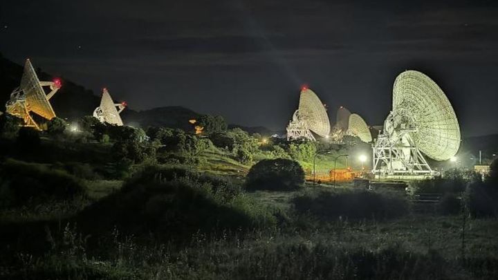 Las seis antenas de la estación INTA-NASA de Robledo de Chavela alineadas en 2024
