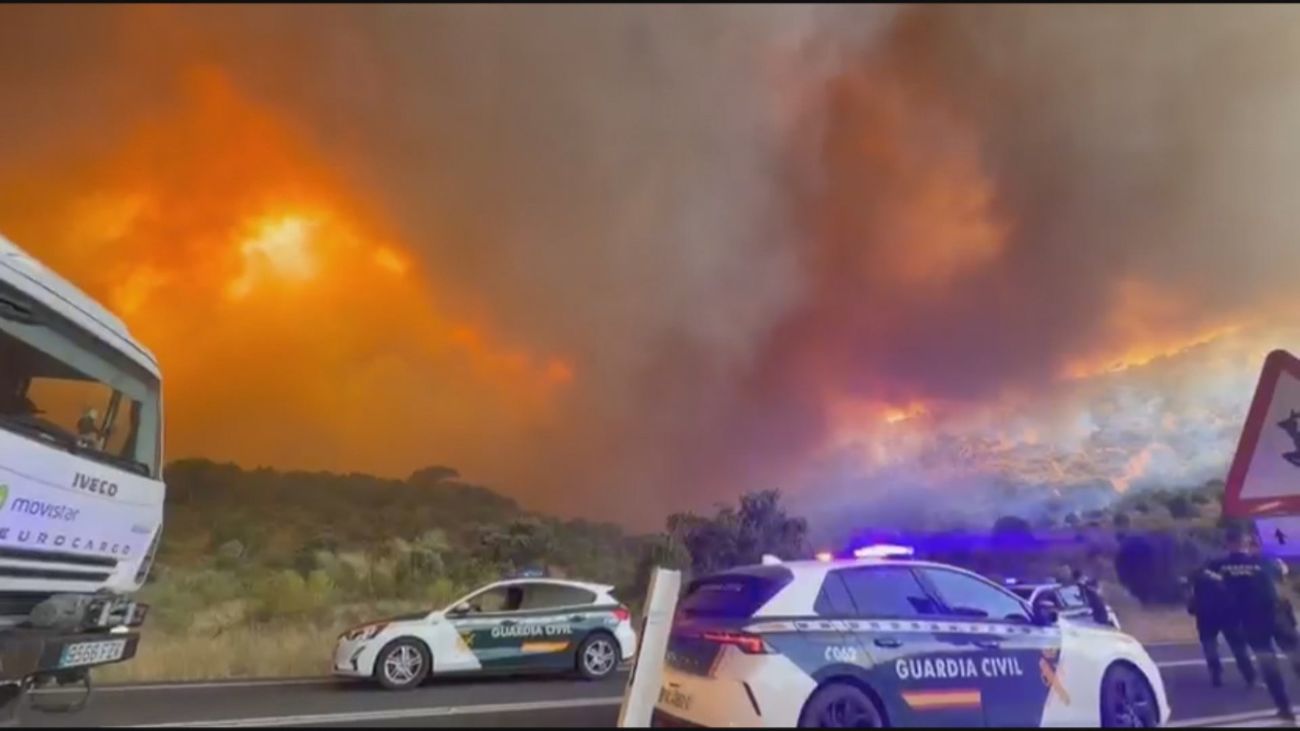 El incendio de Madrid, en su momento álgido: sin capacidad de extinción y con 45.000 afectados
