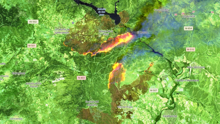 Imagen de los incendios de la Sierra Oeste de Madrid captada por el satélite Sentinel-2 en falso color / COPERNICUS