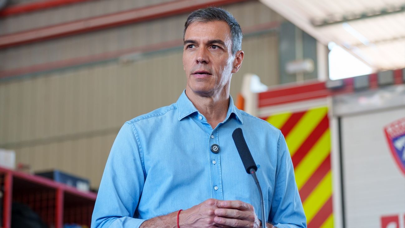 Pedro Sánchez en el puesto de Mando Avanzado del incendio de Los Gallardos