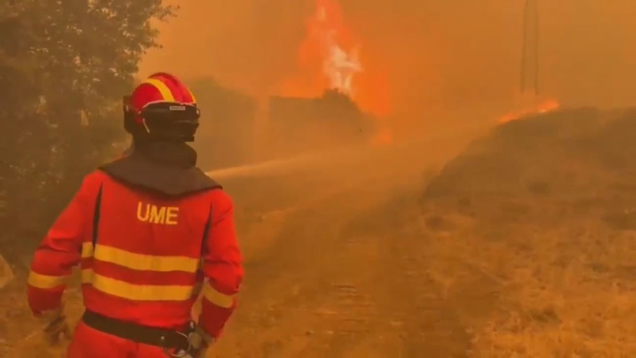 El incendio de Madrid podría enlazarse con el de Burgohondo (Ávila), que avanza gracias al viento