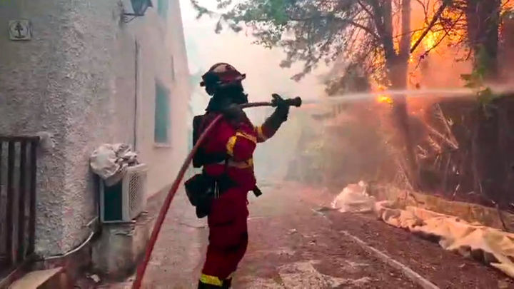 Crítica situación de los incendios de Madrid y Ávila ante el cambio de la dirección del viento