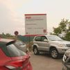 Decenas de vecinos continúan  detenidos en sus vehículos  por el corte de carreteras en Villa del Prado