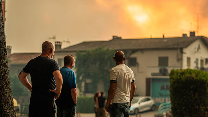 Viento y más calor: nuevo cóctel meteorológico que complicará la lucha contra el fuego en Madrid