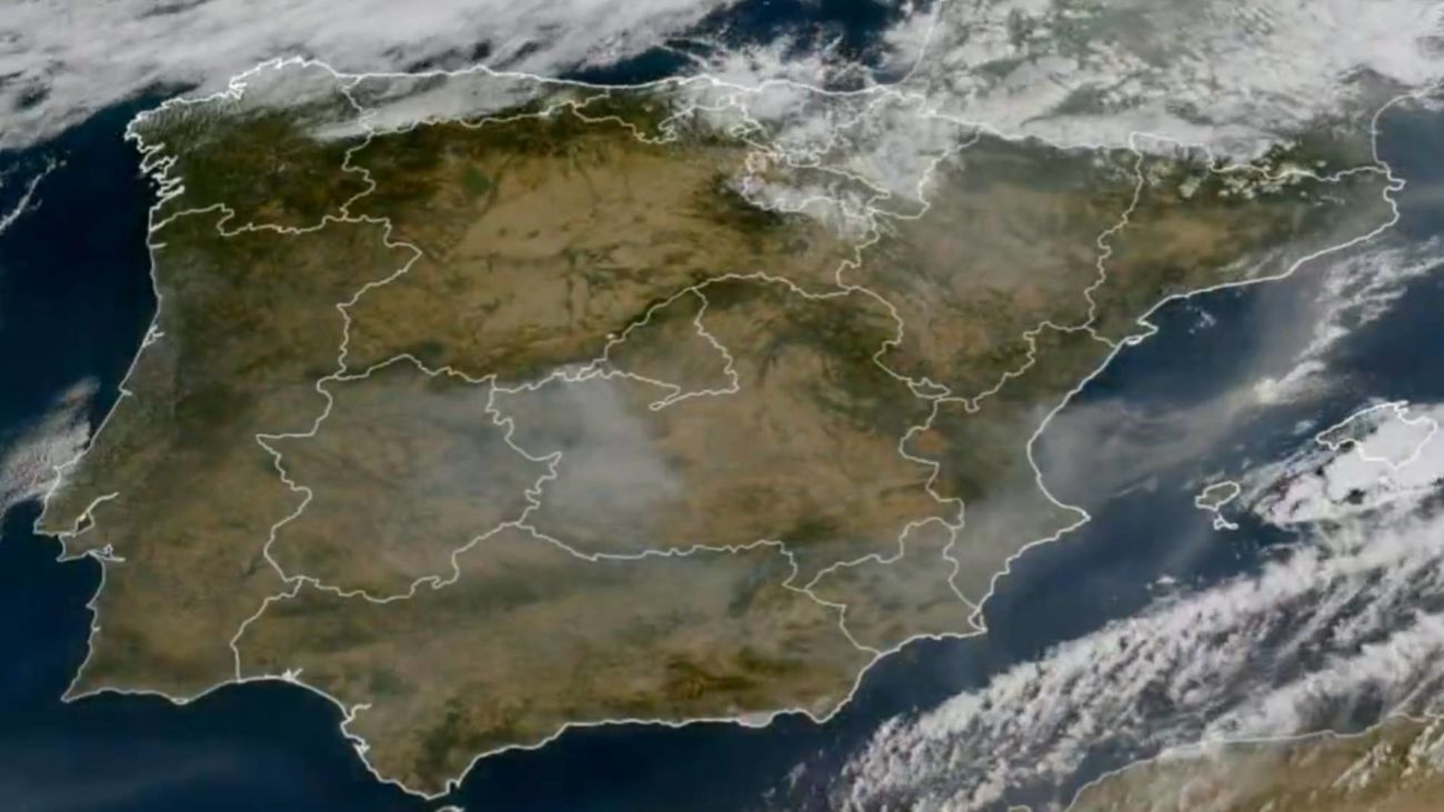 Vista del humo de los incendios en Ávila, Madrid y Toledo desde el satélite Meteosat