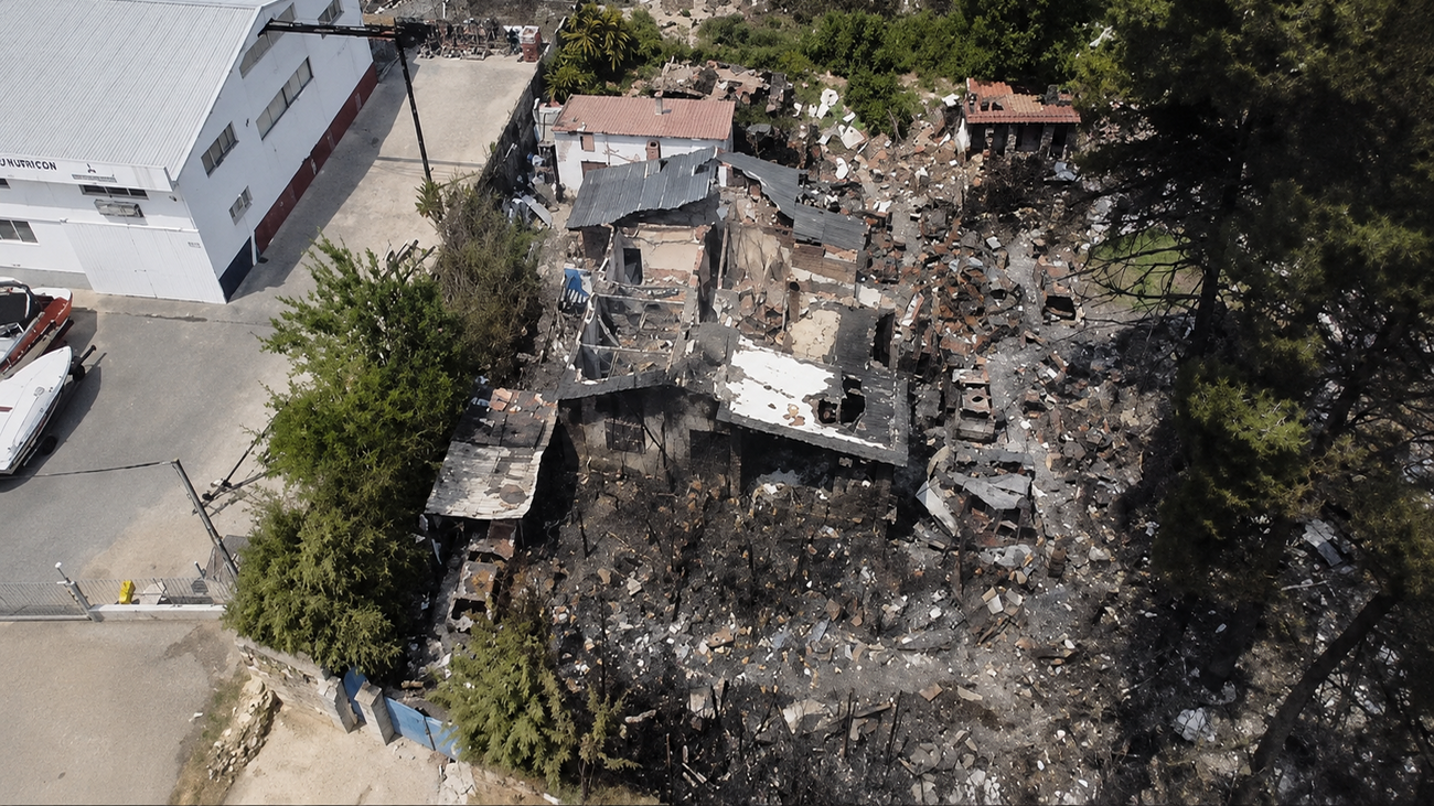 Incendio en la Sierra Oeste: "Está todo quemado", el desolador regreso de los vecinos a sus casas