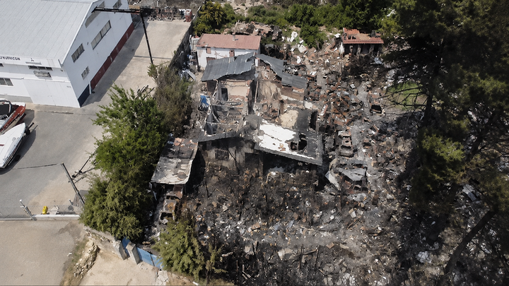 Incendio en la Sierra Oeste: "Está todo quemado", el desolador regreso de los vecinos a sus casas