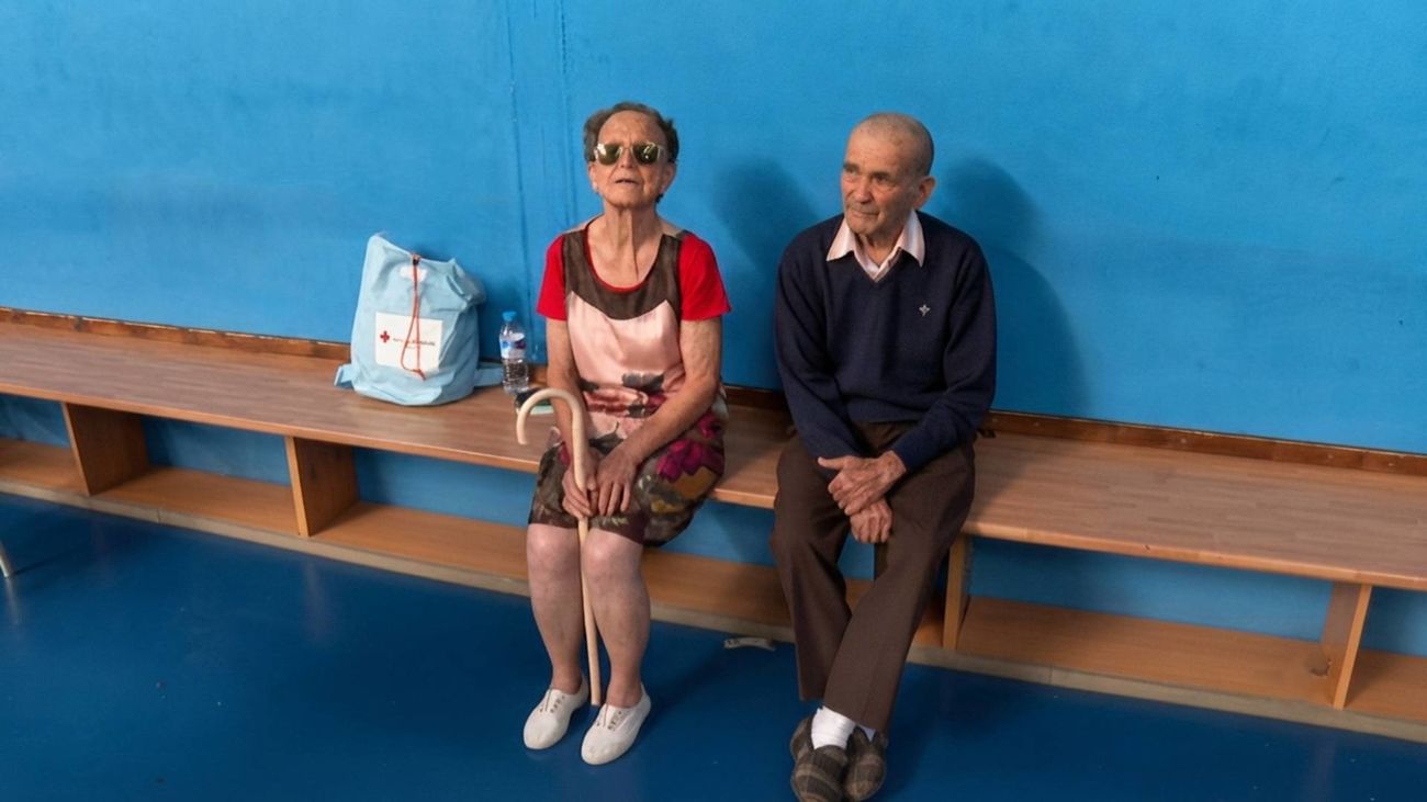 Agapita recita un poema de vida a los pueblos tras el incendio: "Chapinería de mis amores, Navaluenga de mi corazón"