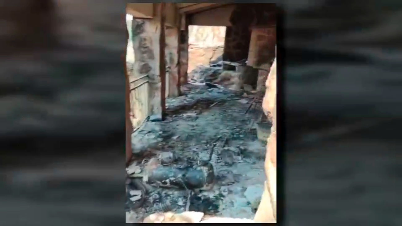 Las primeras familias regresan a sus casas tras el incendio y descubren el alcance de la tragedia: "Todo derretido por el fuego"