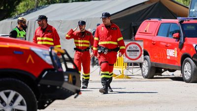 Alerta por la situación "endemoniada" del incendio de Ávila en el entorno del pantano de San Juan