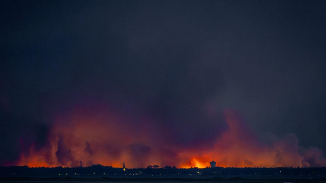 El megaincendio cerca de Burdeos se mantuvo "globalmente estable" durante la noche