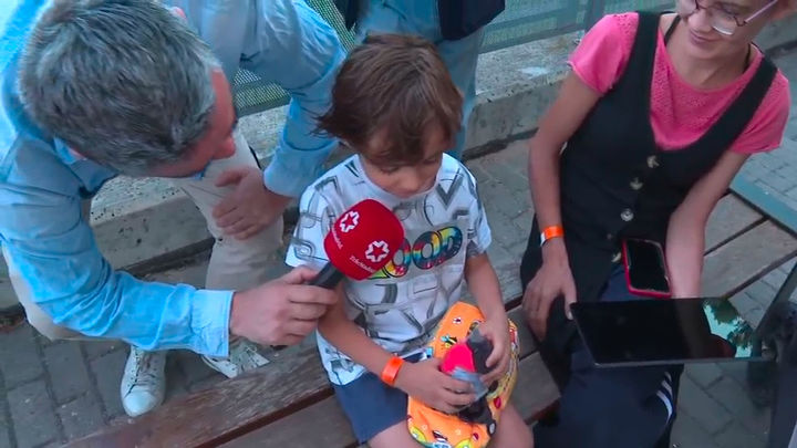 El optimismo de Héctor, ocho años, evacuado por el incendio en Valdemaqueda: "Tengo que ser fuerte"