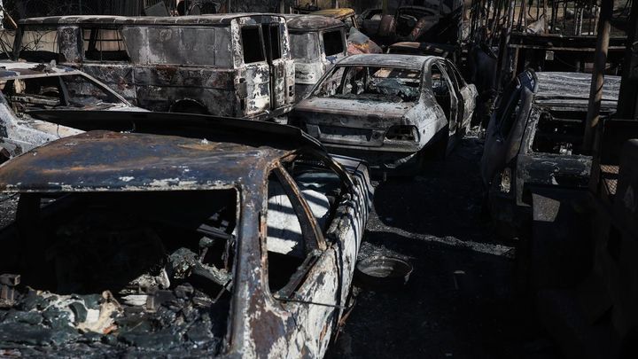 Varios coches quemados, a 27 de julio de 2026, en Chapinería