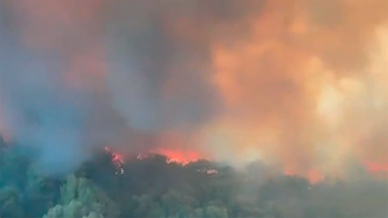 Un incendio en La Utrera (León) obliga a desalojar dos poblaciones y confinar otras dos