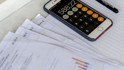 Mudanzas en Madrid: ¿Cómo asegurar tu economía al activar los suministros?