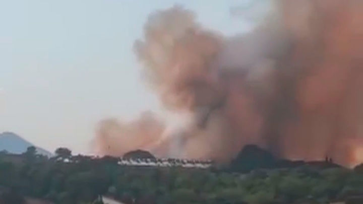 Un incendio en Villalbilla obliga a movilizar helicópteros e hidroaviones