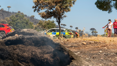 Así vigilan los agentes forestales los puntos calientes del incendio de la Sierra Oeste