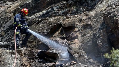 DIRECTO | Los bomberos vigilan rebrotes  y conatos de incendio en la Sierra Oeste