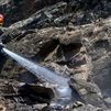 Los bomberos mantienen la vigilancia en todo el perímetro del incendio, con especial atención al Pantano de San Juan por nuevos rebrotes