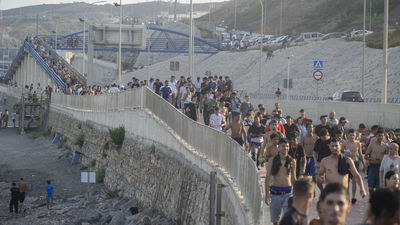 David Gómez, portavoz de Jucil Ceuta: "La Policía marroquí no hizo nada por impedir que la gente cruzara la frontera"