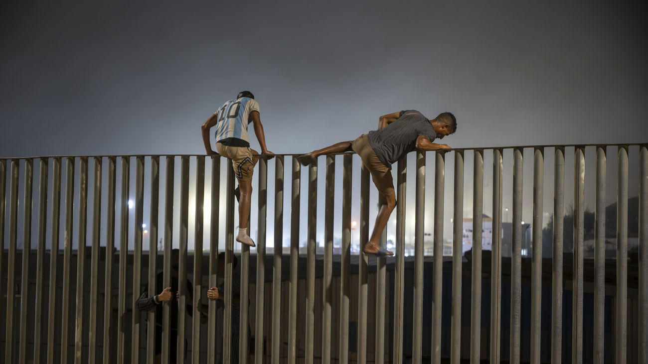 Centenares de migrantes comienzan a regresar a Marruecos, mientras se elevan a 19 los fallecidos