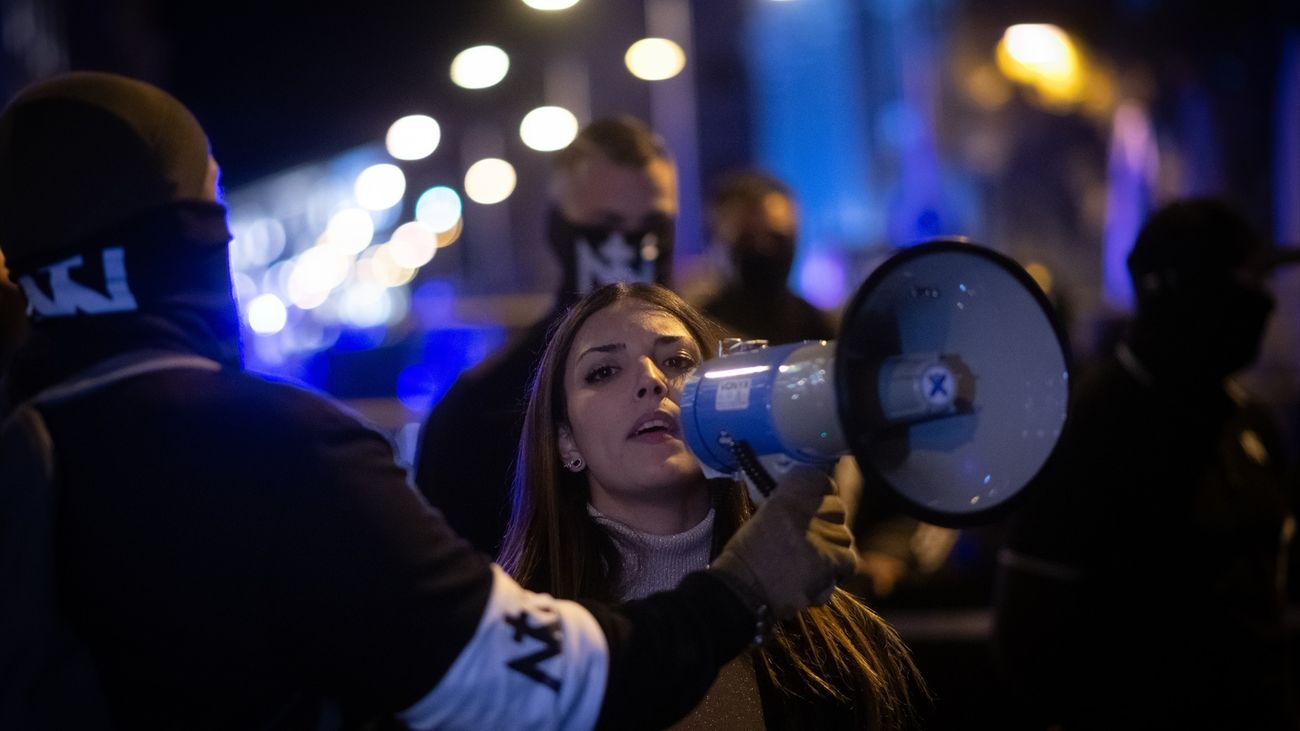 Isabel Peralta, líder de Bastión Nacional, en una manifestación de Núcleo Nacional